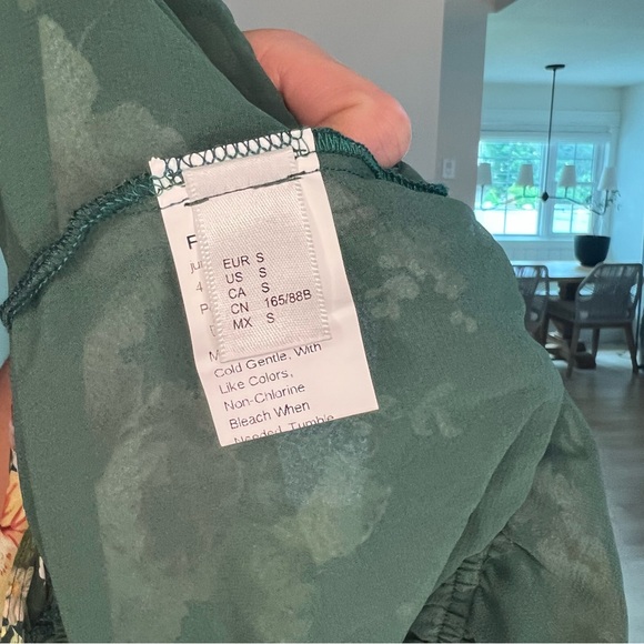 Backless romper size small - Picture 2 of 8